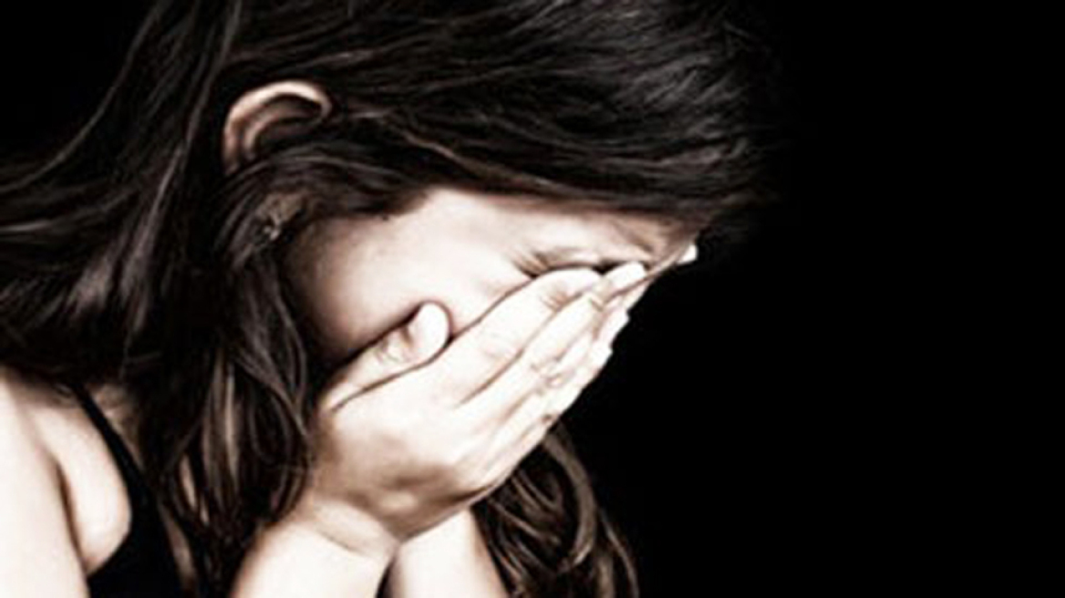 Φρίκη στην Κύπρο: Ο παππούς της και ο αδερφός της βίαζαν 9χρονη! 