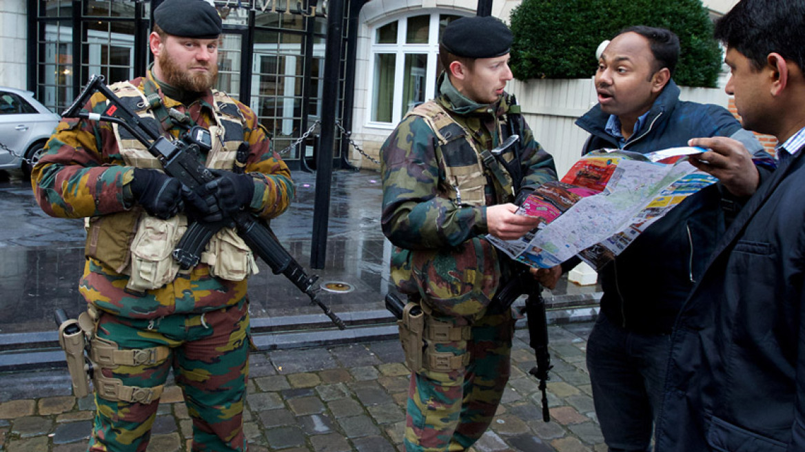 Ο στρατός φυλάει τις Βρυξέλλες – Ανθρωποκυνηγητό για τους τρομοκράτες