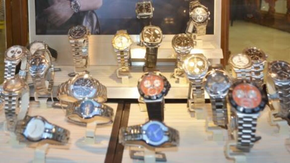 Κοσμηματοπώλης πωλούσε πανάκριβα ρολόγια με εικονικά τιμολόγια και με την κάλυψη εφοριακών
