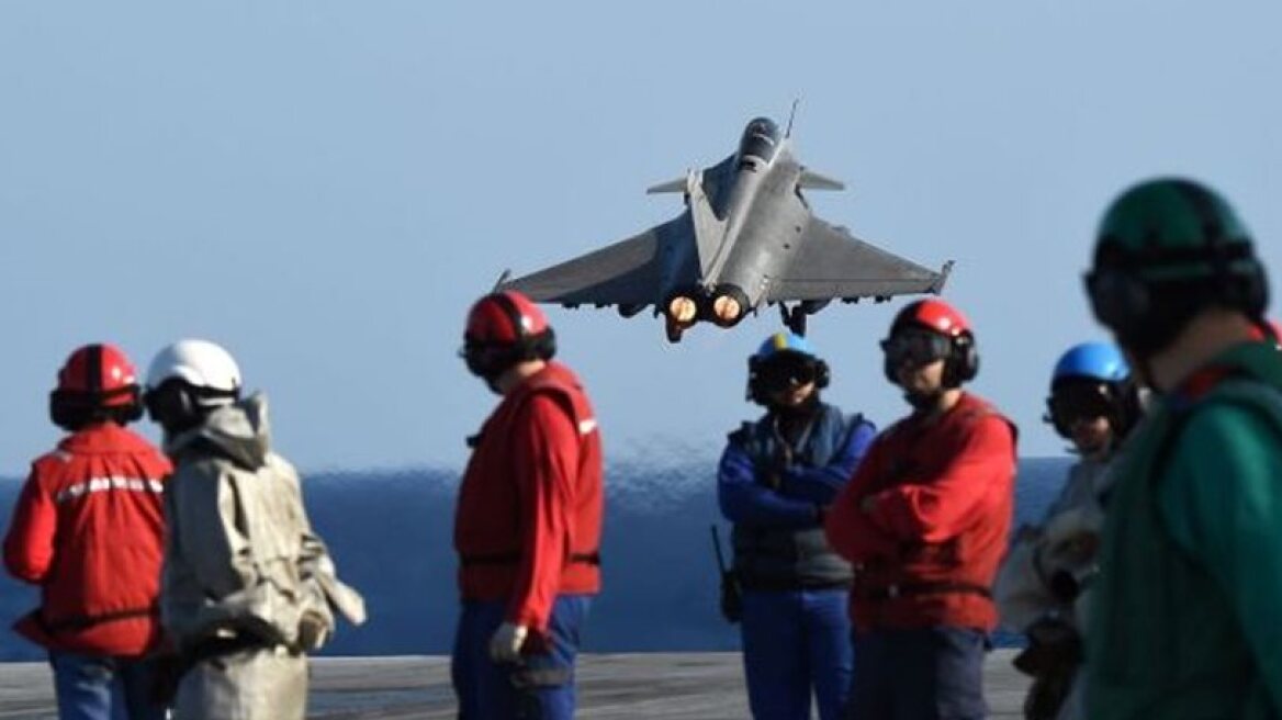French fighters take off from Charles de Gaulle aircraft carrier to destroy ISIS targets