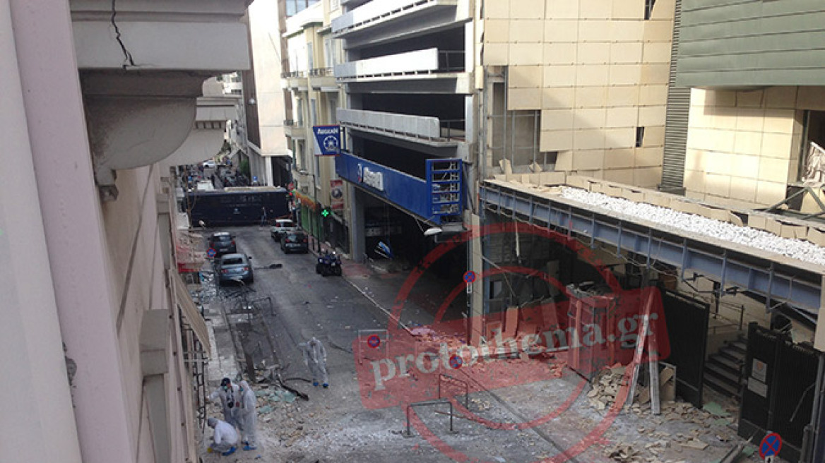 Εικόνες καταστροφής από την έκρηξη βόμβας στα γραφεία του ΣΕΒ