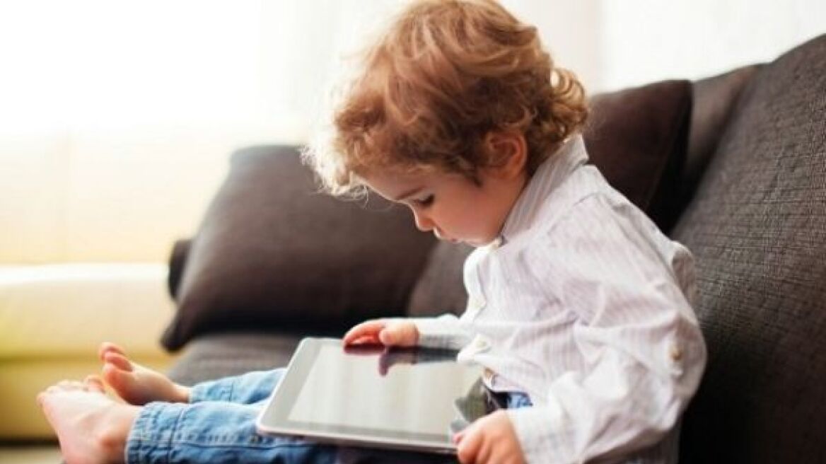 Tablets και smartphones βλάπτουν τις τεχνολογικές δεξιότητες των παιδιών