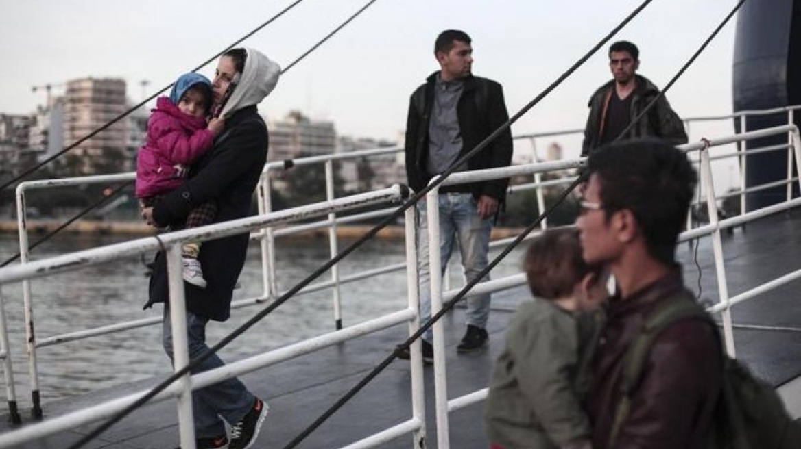 Ακόμη 1.775 πρόσφυγες έφτασαν το πρωί στο λιμάνι του Πειραιά 