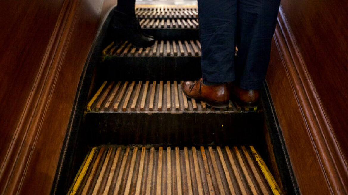 ΗΠΑ: Τα πολυκαταστήματα Macy's έχουν ακόμα ξύλινες κυλιόμενες σκάλες!