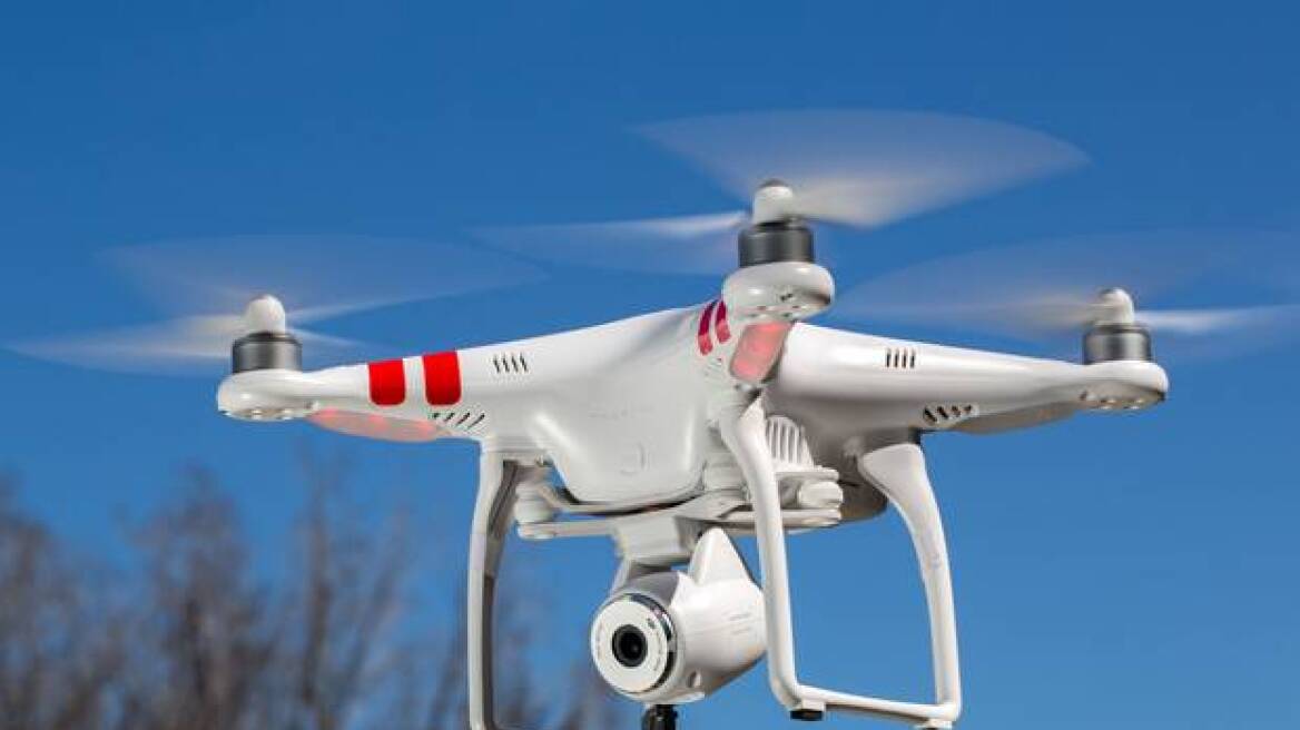 Drones πάνω από χωματερές και καρχαρίες σε Βρετανία και Αυστραλία 