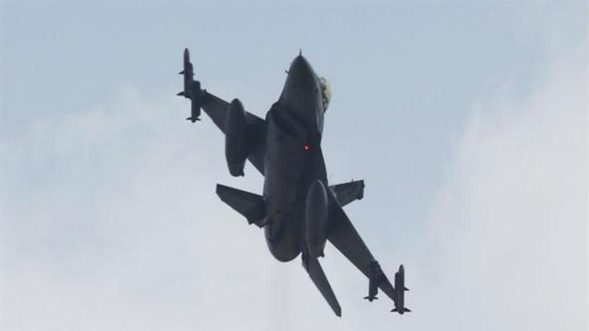 Ηurriyet: Η Τουρκία «παγώνει» τις πτήσεις των μαχητικών της πάνω από τη Συρία