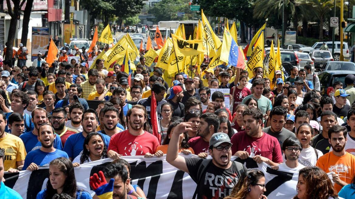 Βενεζουέλα: «Εκρηκτική» προεκλογική περίοδος μετά τη δολοφονία πολιτικού της αντιπολίτευσης