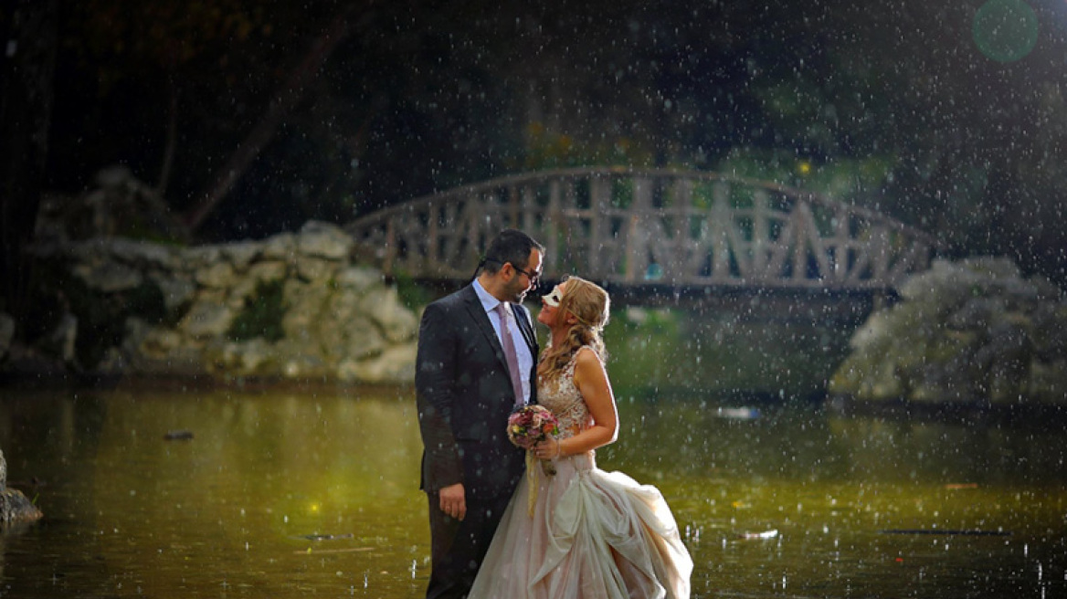 A rainy wedding day at the National Garden of Athens