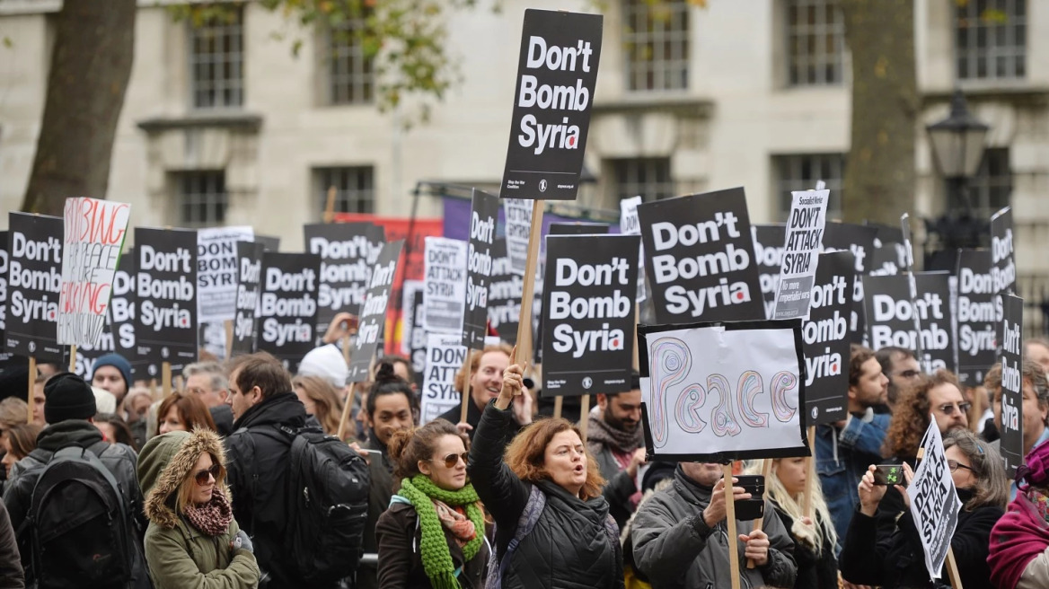 Βρετανία: Κατώτερη των προσδοκιών η συμμετοχή σε διαδήλωση κατά της επέμβασης στη Συρία