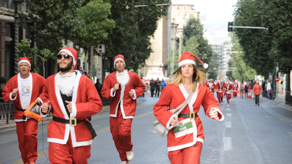 «Athens Santa Run»: Πλημμύρισαν Αϊ Βασίληδες οι δρόμοι της Αθήνας 