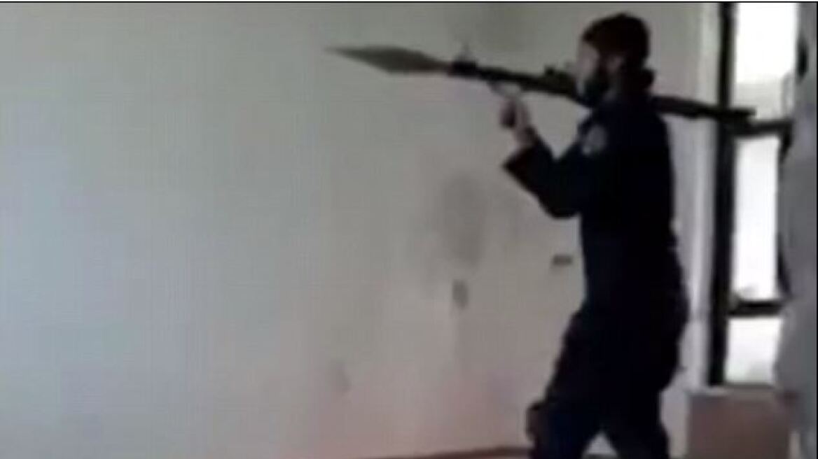 Απίστευτο βίντεο: Ο τζιχαντιστής εκτοξεύει πύραυλο και... σκοτώνεται ο ίδιος