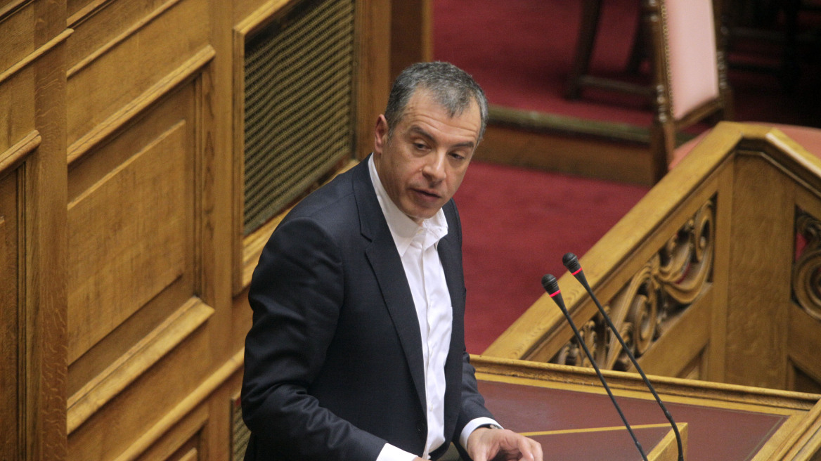 Θεοδωράκης: Η κυβέρνηση ΣΥΡΙΖΑ βάζει κι άλλους φόρους σε μία κοινωνία που ασφυκτιά