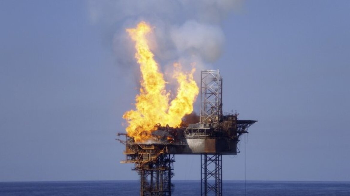 Τουλάχιστον 32 νεκροί από την πυρκαγιά σε πλατφόρμα πετρελαίου στην Κασπία Θάλασσα