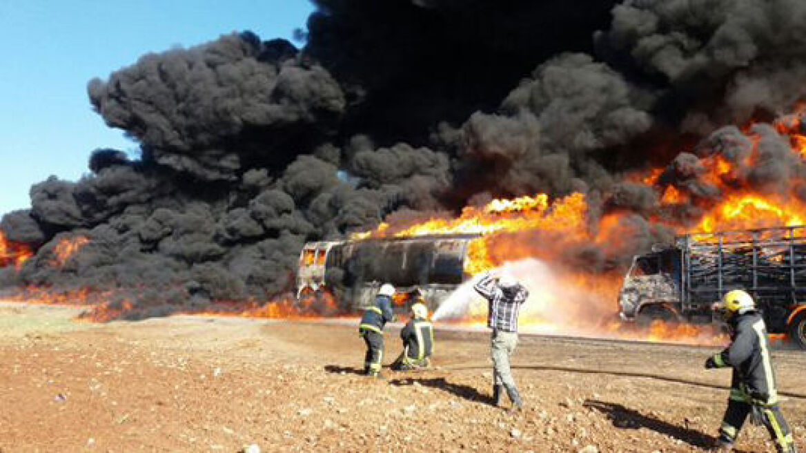 Βίντεο: Ρωσικά μαχητικά πλήττουν φορτηγά με πετρέλαιο τζιχαντιστών στη Συρία