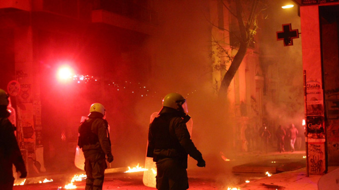 Το σχέδιο των αναρχικών - Το υπόγειο δίπλα στο καφενείο, οι γιάφκες και οι εκατοντάδες μολότοφ