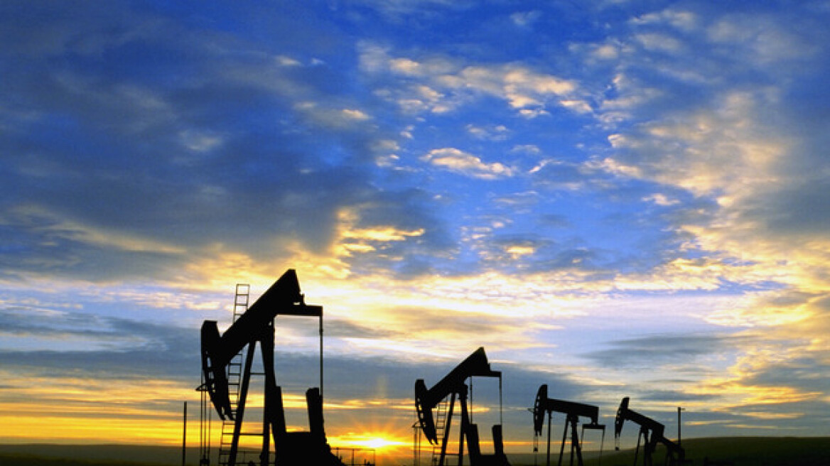 Νέα «βουτιά» για το πετρέλαιο, στο χαμηλότερο επίπεδο από τον Φλεβάρη του 2009