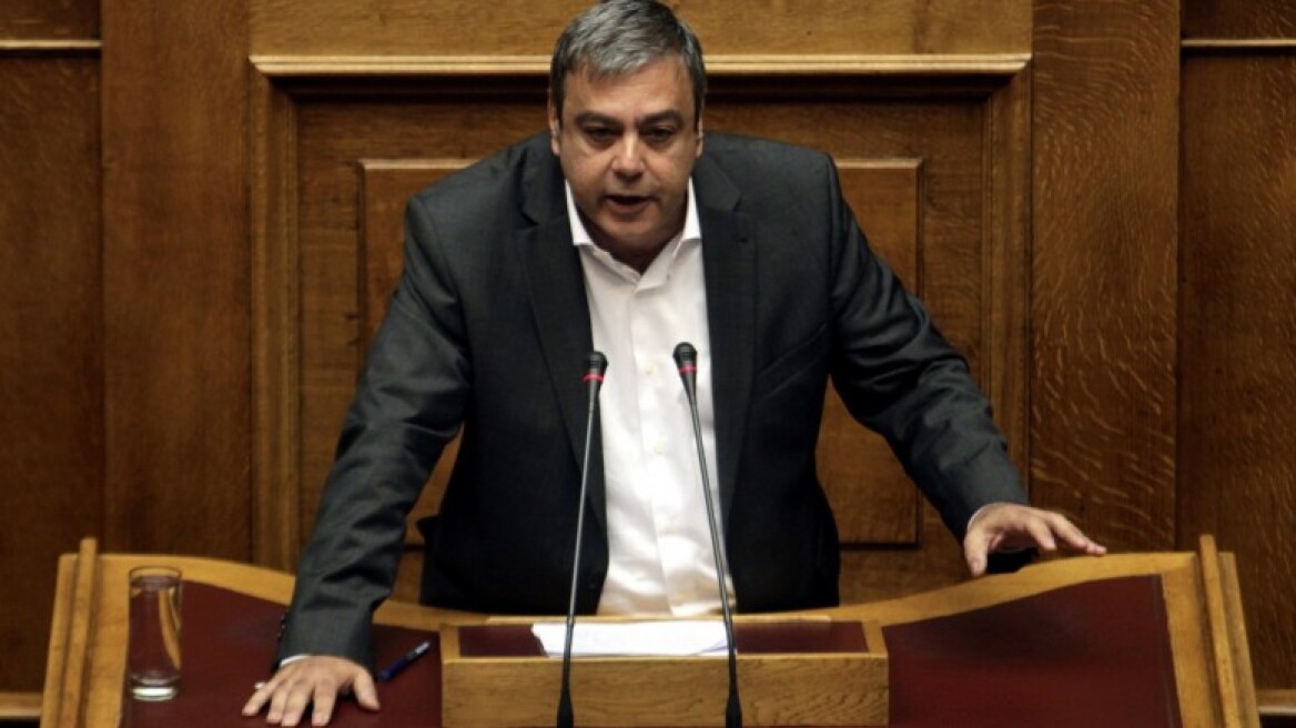 Ο Βερναρδάκης ψήφισε να μην αρθεί η βουλευτική ασυλία του Μιχαλολιάκου 