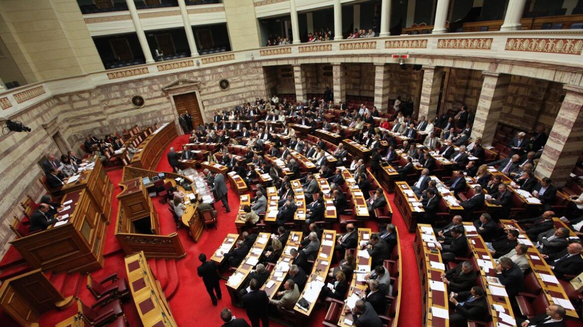 Στη Βουλή το νομοσχέδιο με το σύμφωνο συμβίωσης για τα ομόφυλα ζευγάρια 