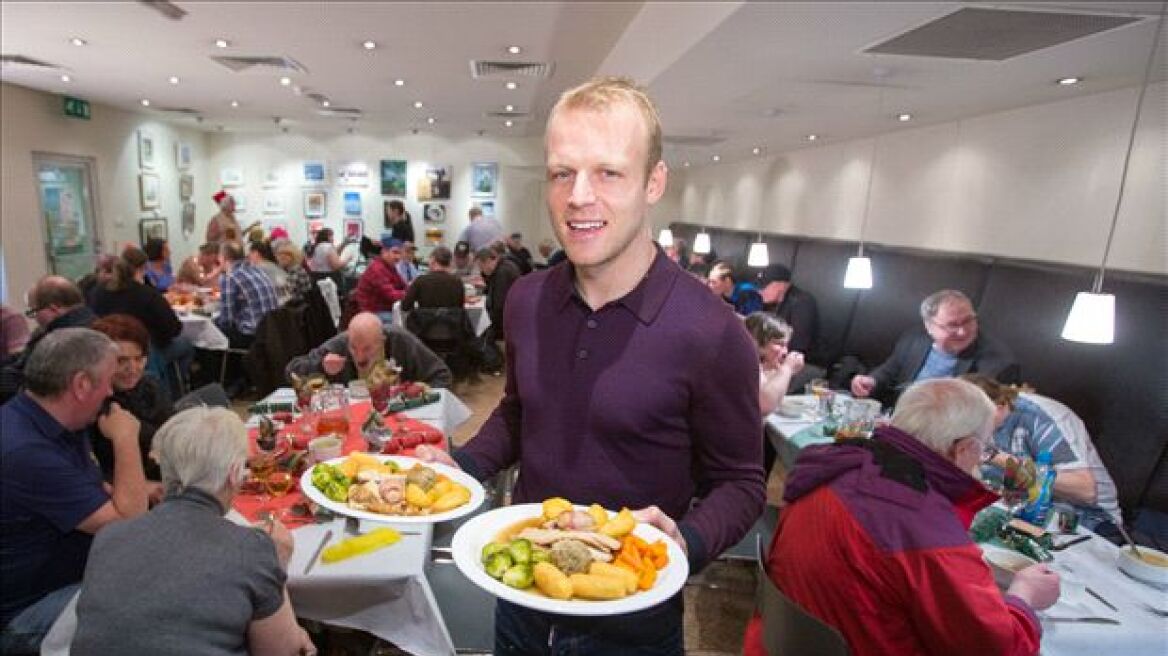 Ποδοσφαιριστής της Έβερτον δώρισε ένα γεύμα στους αστέγους της Γλασκώβης