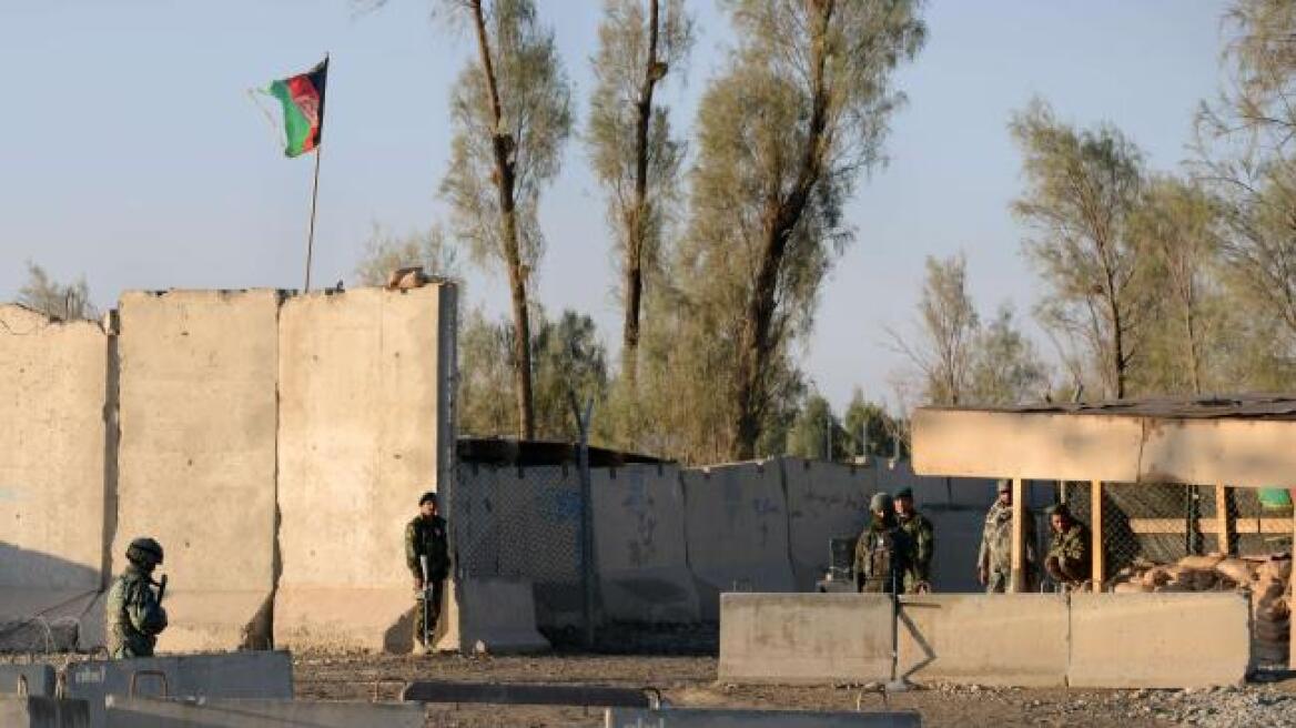Αφγανιστάν: Δεκάδες νεκροί από επίθεση Ταλιμπάν στο αεροδρόμιο της Κανταχάρ 
