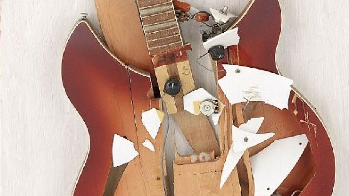 Βρετανία: Η σπασμένη κιθάρα του Πιτ Τάουνσεντ πωλήθηκε για 70.000 ευρώ
