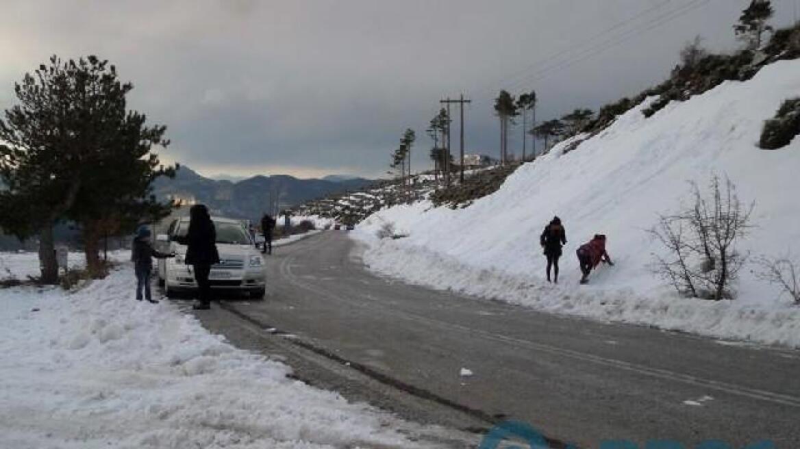 Χιονίζει στην Πελοπόννησο: Κλειστή η Σπάρτης - Καλαμάτας