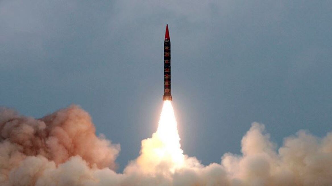 Πακιστάν: Επιτυχημένη δοκιμή βαλλιστικού πυραύλου με δυνατότητα μεταφοράς πυρηνικών