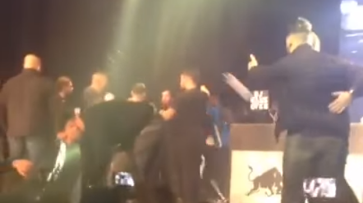 Βίντεο: Άγριος καβγάς σε συναυλία για το σύνθημα «Ζήτω η Μασσαλία»