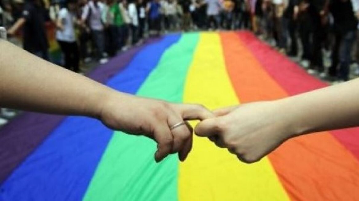 Η ΝΔ στηρίζει το σύμφωνο συμβίωσης για τα ομόφυλα ζευγάρια 