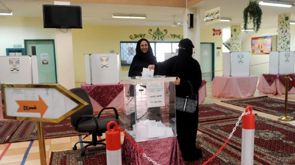 Σαουδική Αραβία: Εξελέγη γυναίκα στο δημοτικό συμβούλιο της Μέκκας