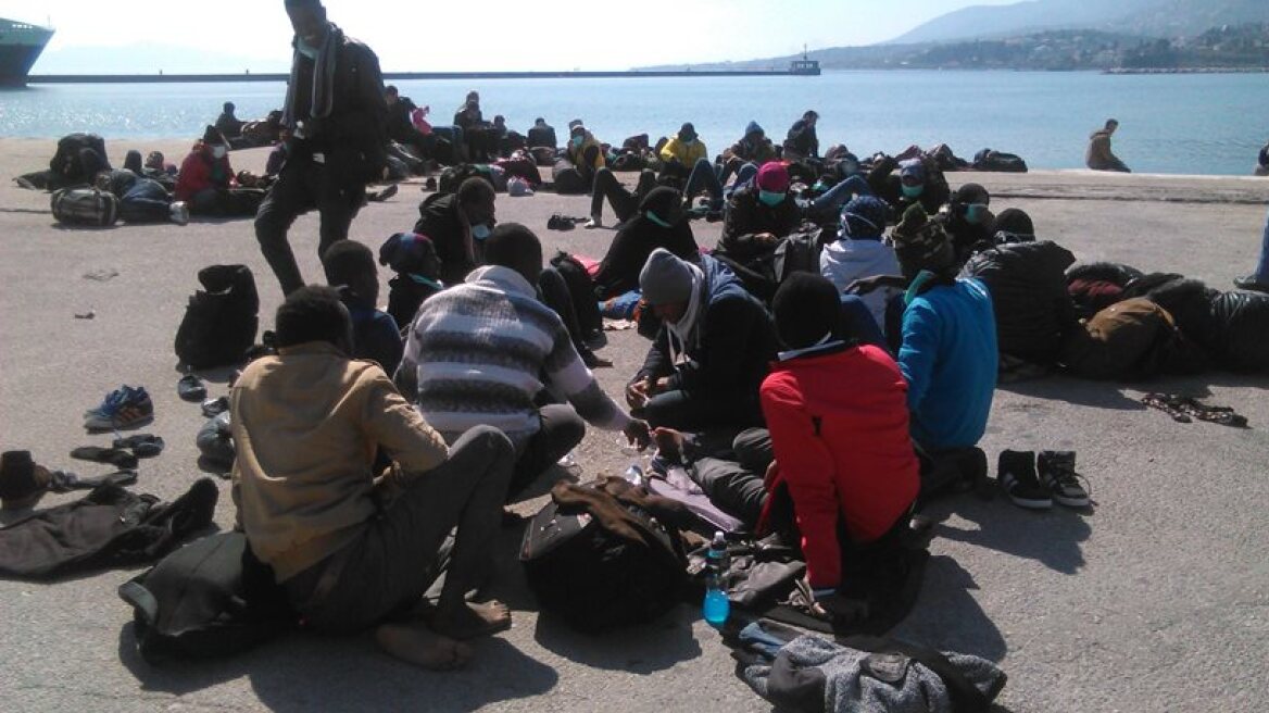 Χάος στη Λέσβο με τους μετανάστες: Επιστρέφουν στο νησί εκατοντάδες που δεν πέρασαν από ΠΓΔΜ