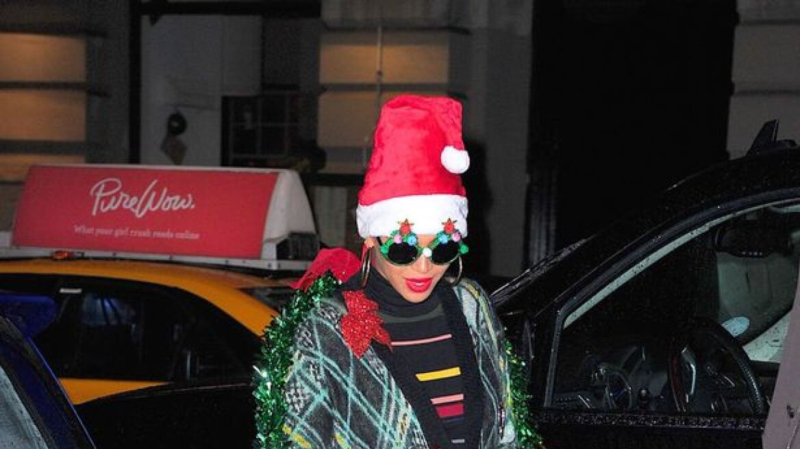 Η Beyonce ντύθηκε χριστουγεννιάτικο δέντρο 