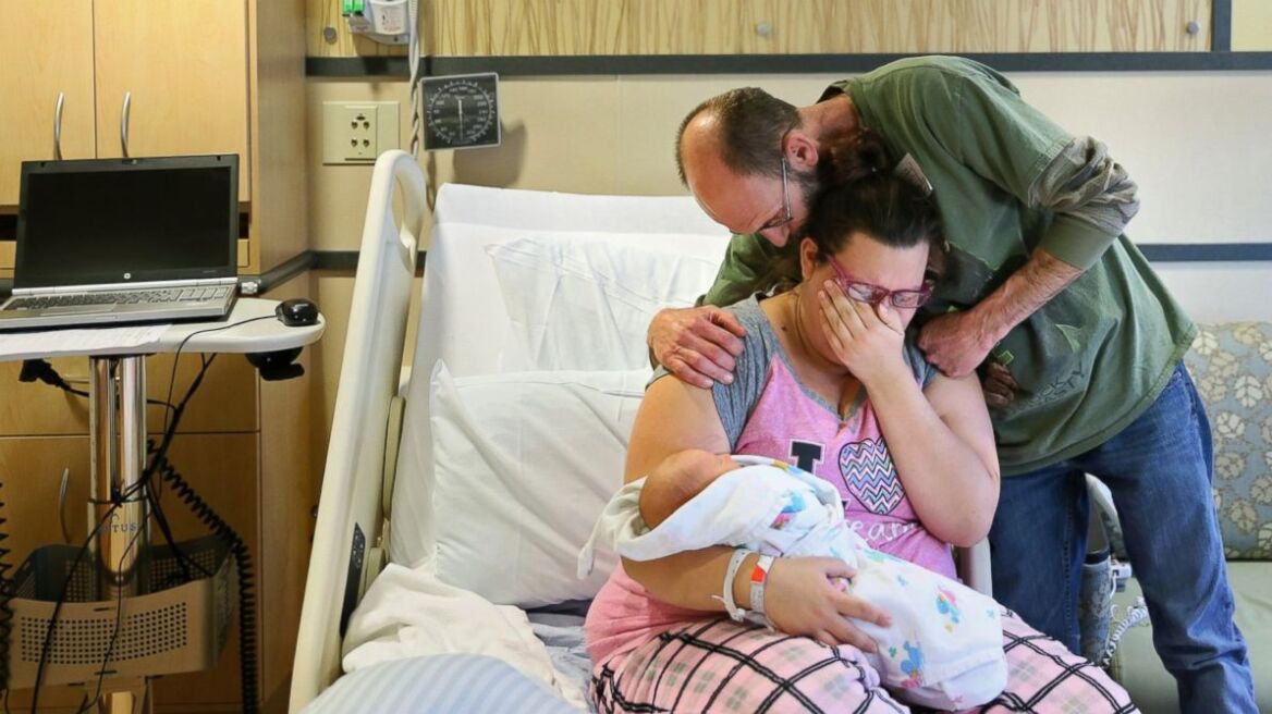 Έχασε τη μάνα της και τον άντρα της σε τροχαίο, ενώ γεννούσε το παιδί της!