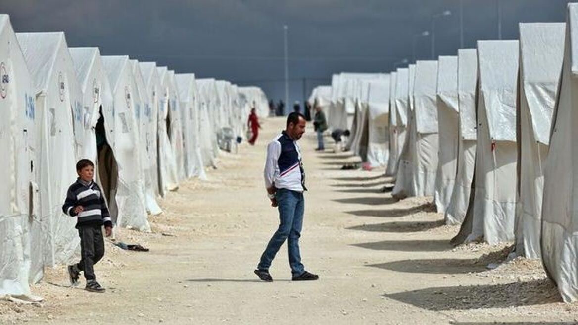 Διεθνής Αμνηστία: Η Τουρκία απελαύνει τους πρόσφυγες πίσω στην εμπόλεμη Συρία