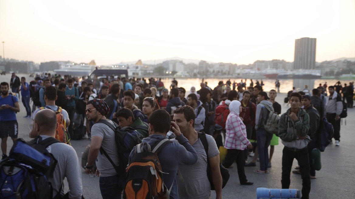 Ακόμη 1703 πρόσφυγες έφτασαν το πρωί στο λιμάνι του Πειραιά