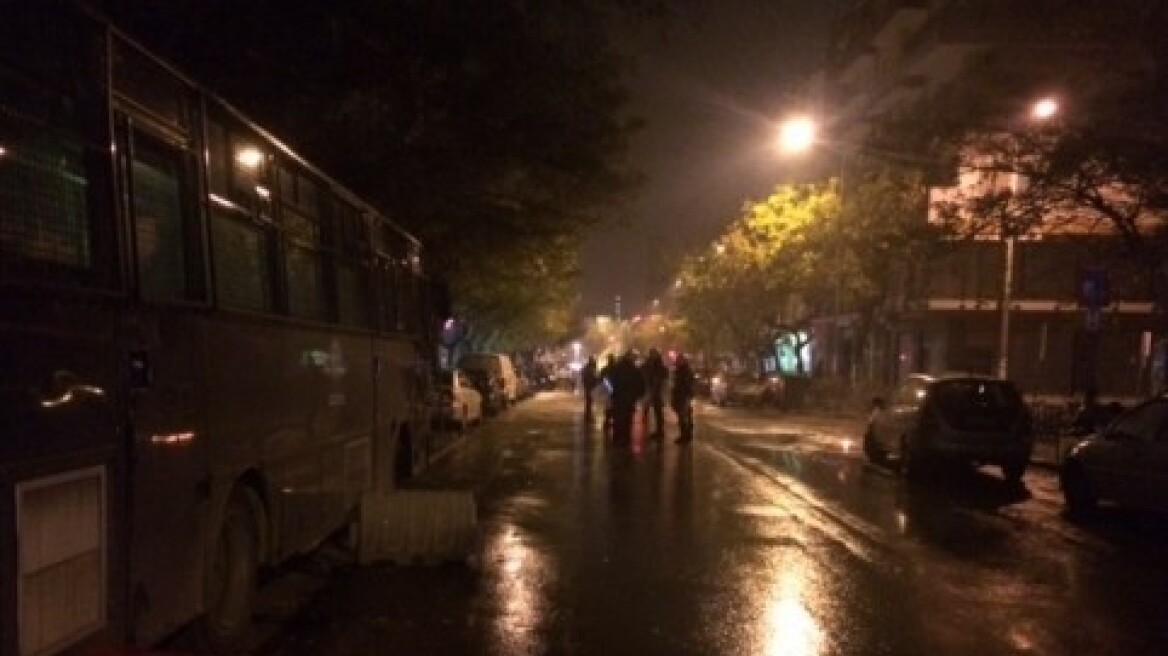 Θεσσαλονίκη: Κουκουλοφόροι πέταξαν μολότοφ στο Tουρκικό προξενείο 