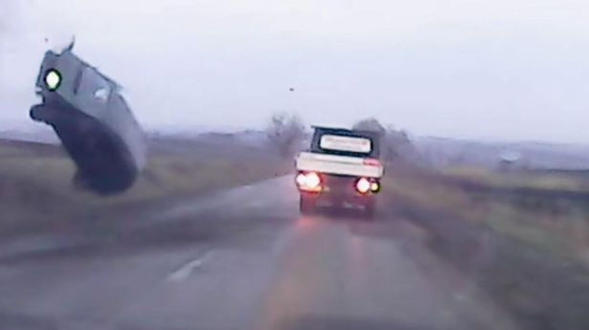 Απίστευτο βίντεο: Το αυτοκίνητο κάνει τούμπες αλλά οι επιβάτες δεν έπαθαν το παραμικρό