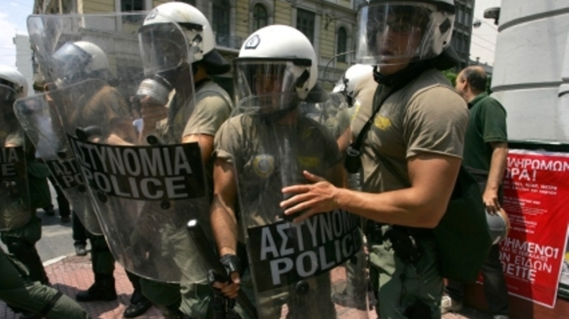 Οι Νεολαίοι του ΣΥΡΙΖΑ ζητούν την κατάργηση των ΜΑΤ