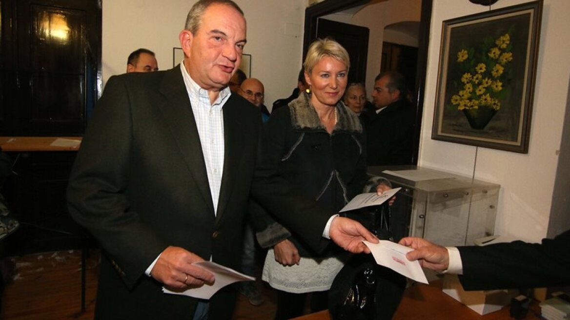 PM K. Karamanlis and wife vote in ND elections