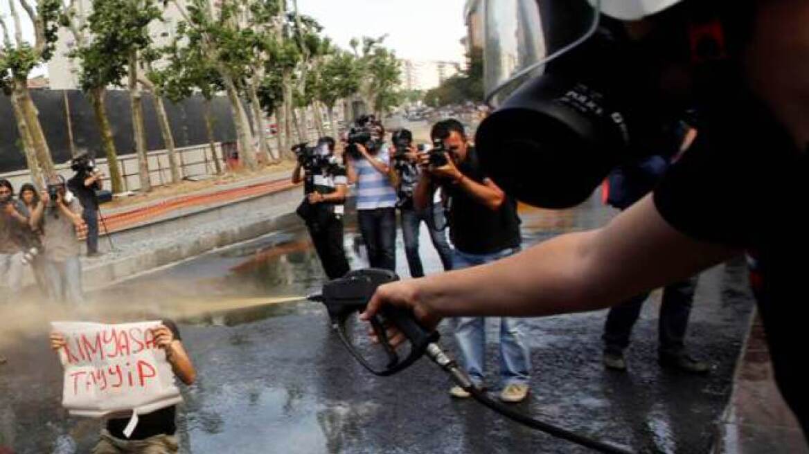 Δακρυγόνα εναντίον διαδηλωτών στην Κωνσταντινούπολη  