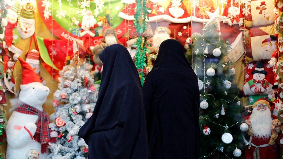 Η Τεχεράνη «αλλάζει πρόσωπο» και γιορτάζει τα Χριστούγεννα