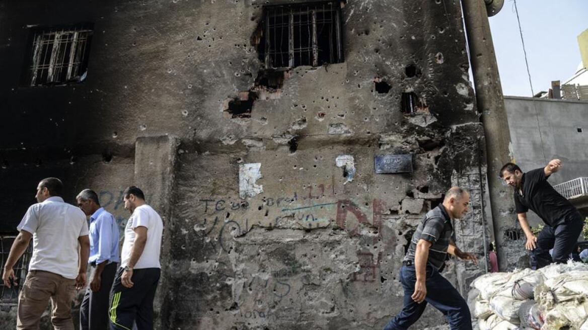 Τουρκία: Τρεις στρατιώτες νεκροί από έκρηξη βόμβας - Βρέφος σκοτώθηκε από «αδέσποτα» πυρά