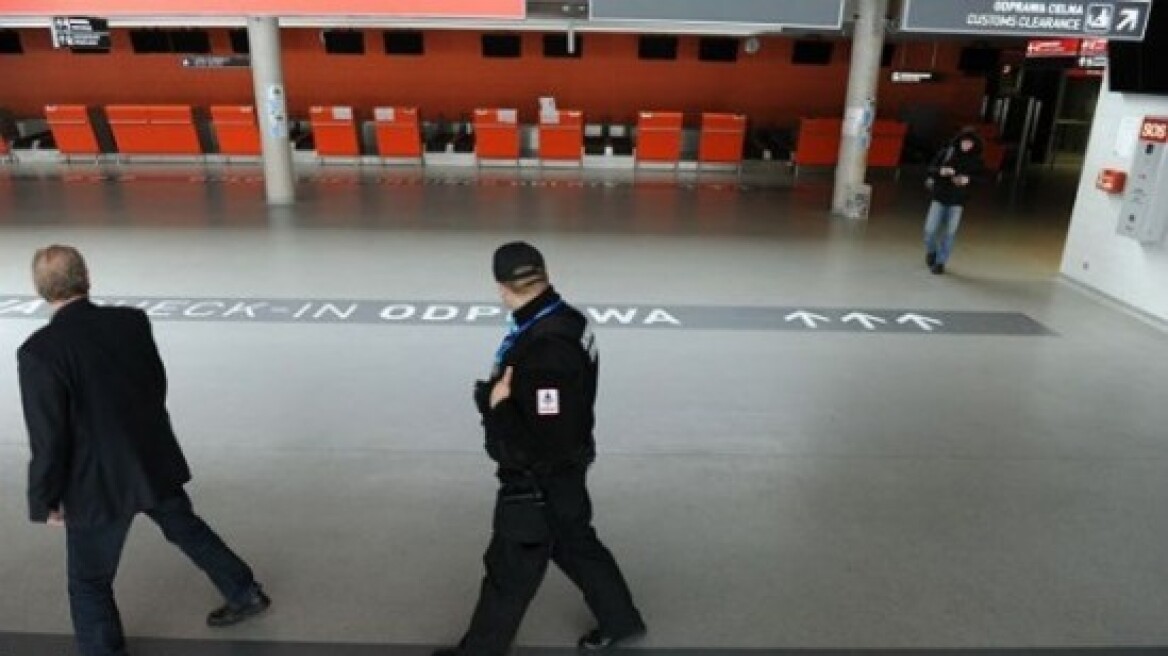 Λήξη «συναγερμού» στο αεροδρόμιο της Βαρσοβίας: Φάρσα η τοποθέτηση βόμβας