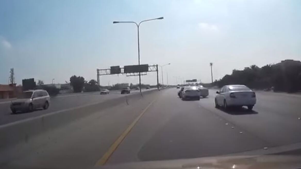 Βίντεο σοκ: Δείτε την απίστευτη κατάληξη ενός καυγά σε αυτοκινητόδρομο 