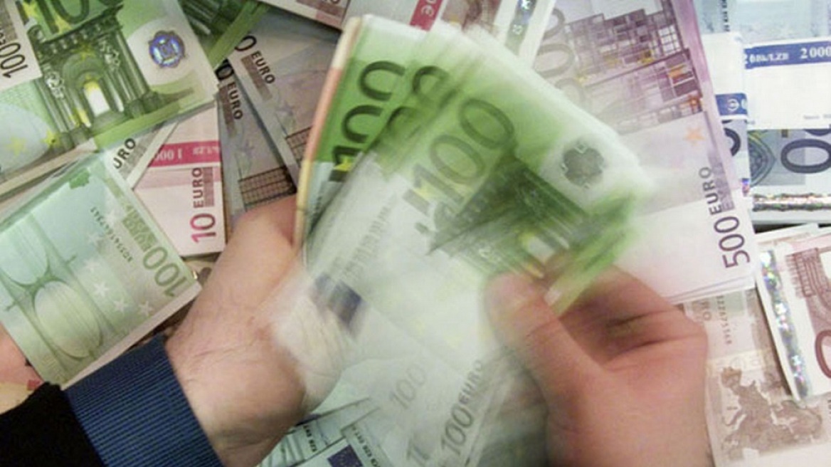 Σαλαμίνα: Τραπεζικός έκλεψε δύο εκατ. ευρώ από 50 καταθέτες!