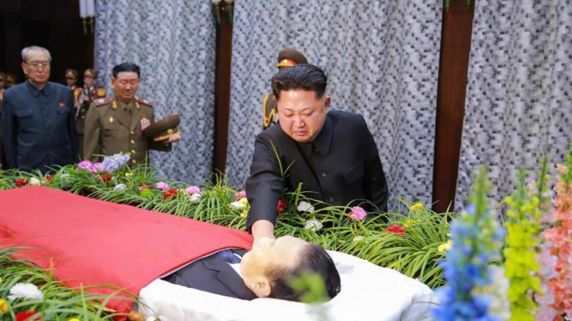 Ο Κιμ Γιονγκ Ουν θρηνεί τον στενό του συνεργάτη που σκοτώθηκε σε «τροχαίο»