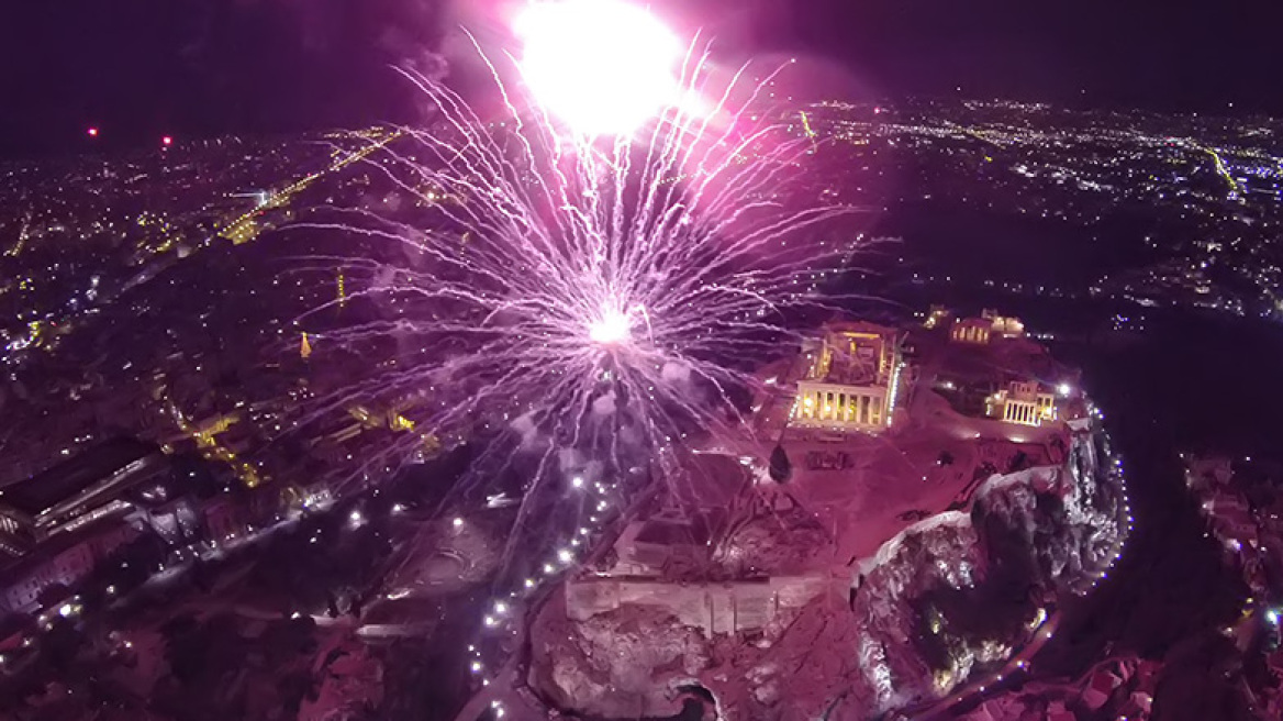 Εντυπωσιακές αεροφωτογραφίες από την Πρωτοχρονιά στην Ακρόπολη