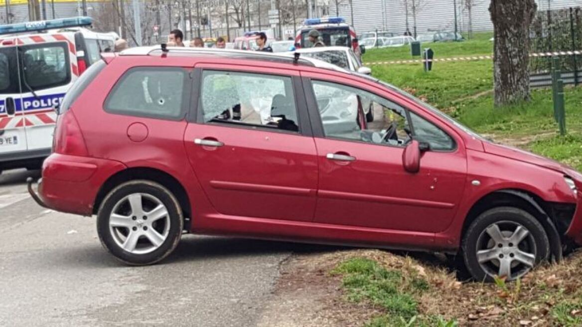 Γαλλία: Στρατιώτες «γάζωσαν» με 50 σφαίρες αυτοκίνητο που δε σταμάτησε για έλεγχο!