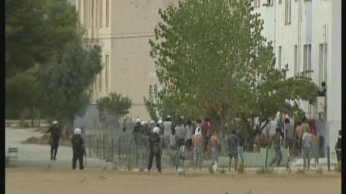 Απόπειρα εξέγερσης στο κέντρο κράτησης μεταναστών στην Κόρινθο