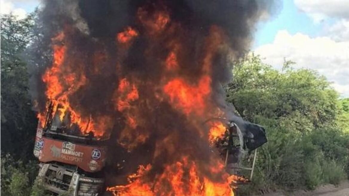 Ράλι Ντακάρ: Κάηκε ολοσχερώς φορτηγό μετά από πρόσκρουση σε τοίχο